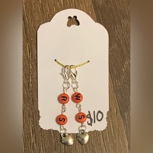 Right side (RS) and wrong side (WS) stitch marker set. For knitting and crochet.